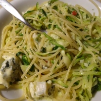 Spaghetti aglio e olio mit Bavaria Blue